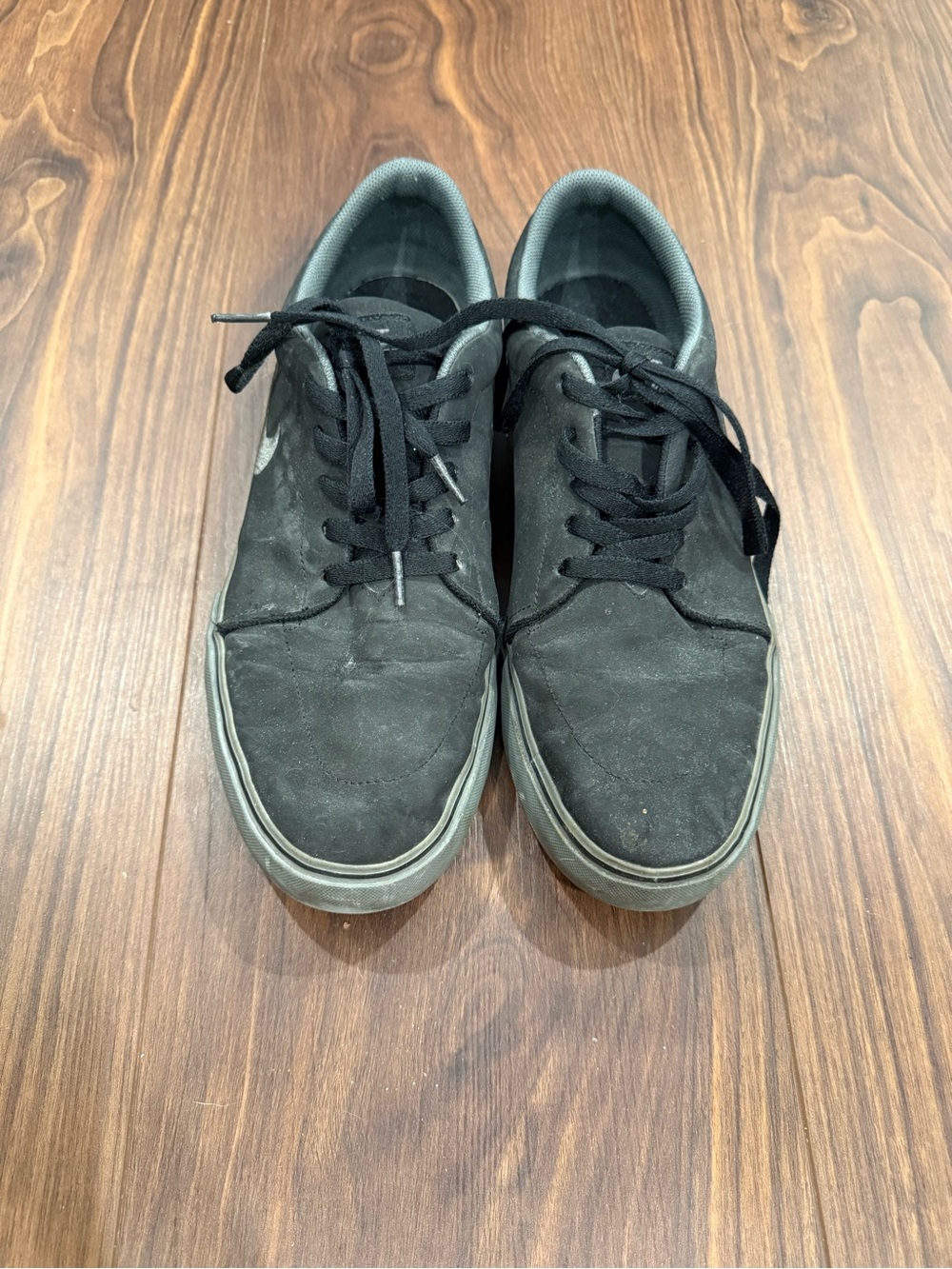 Nike SB Men's Black Canvas Low-Top Sneakers